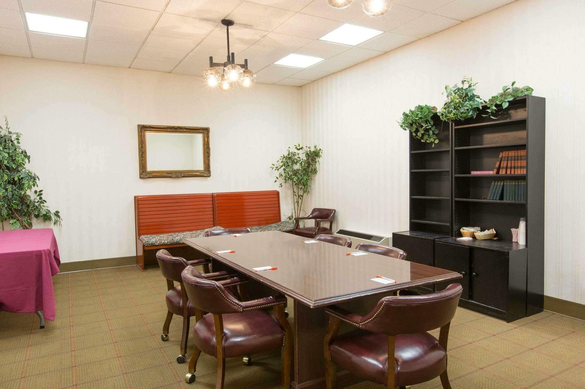 Howard Johnson By Wyndham Bartonsville/poconos Area